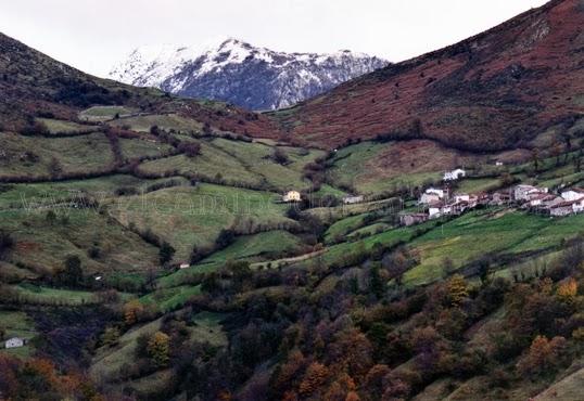 Recorriendo los senderos de España durante el otoño