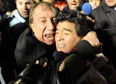 ¿TOCUEN DE HADAS? ¿O TOCUEN DE TERROR? ¿TOCUEN DE HADAS? ¿O TOCUEN DE TERROR?