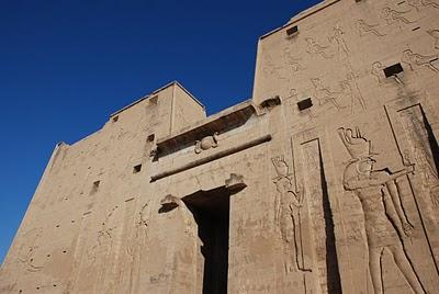 Un Paseo por la Cultura del Nilo. Parte 1: Junto al Aleph de Jorge L. Borges Un Paseo por la Cultura del Nilo. Parte 1: Junto al Aleph de Jorge L. Borges