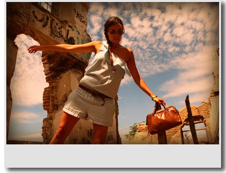 Mono: Women Secret SS10Sandalias: H&M SS10Collar: Oys... Photobucket