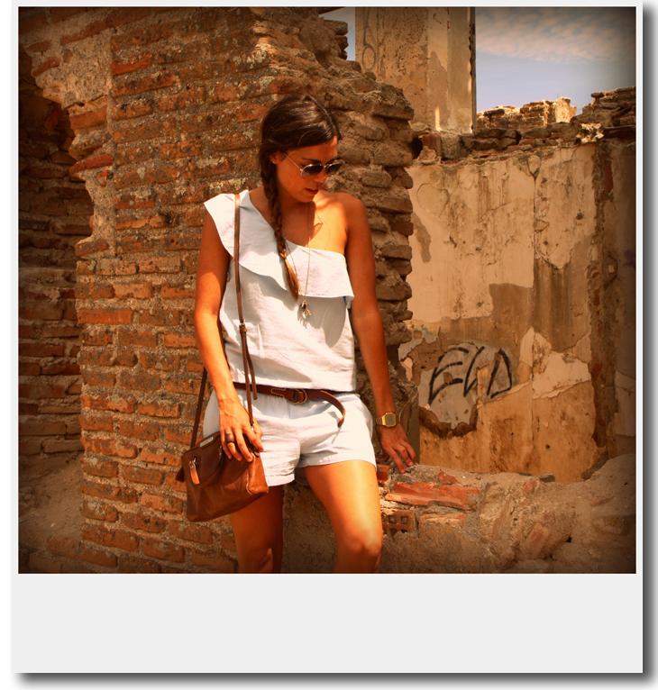 Mono: Women Secret SS10Sandalias: H&M SS10Collar: Oys... Photobucket