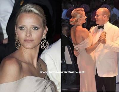 Charlene Wittstock, espléndida de Armani Privé, en el Baile de la Cruz Roja, en Montecarlo