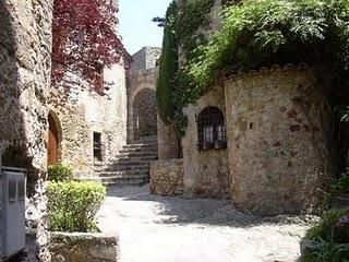 Ruta de Pueblos Medievales por Girona Ruta de Pueblos Medievales por Girona