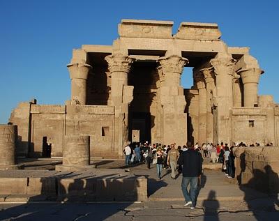 Un Paseo por la Cultura del Nilo. Parte 2: EL Egiptólogo de Christian Jacq Un Paseo por la Cultura del Nilo. Parte 2: EL Egiptólogo de Christian Jacq