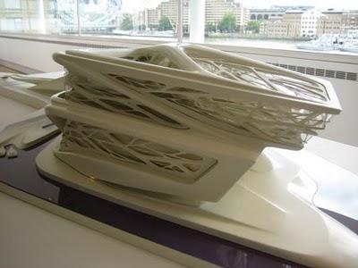 SC 134: Zaha Estiliza un Cráneo de Brachiosuarus con una Red Arácnida SC 134: Zaha Estiliza un Cráneo de Brachiosuarus con una Red Arácnida