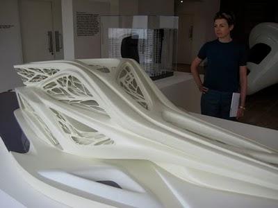 SC 134: Zaha Estiliza un Cráneo de Brachiosuarus con una Red Arácnida SC 134: Zaha Estiliza un Cráneo de Brachiosuarus con una Red Arácnida