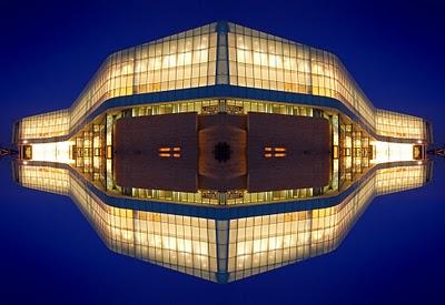 DANGER, DANGER!!! Arquitectos en el Espacio!!! (El Juego de los 2 Espejos) DANGER, DANGER!!! Arquitectos en el Espacio!!! (El Juego de los 2 Espejos)