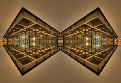 DANGER, DANGER!!! Arquitectos en el Espacio!!! (El Juego de los 2 Espejos) DANGER, DANGER!!! Arquitectos en el Espacio!!! (El Juego de los 2 Espejos)