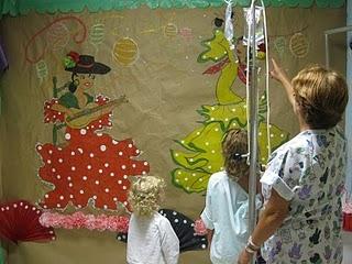 Los niños ingresados en el Hospital Materno Infantil de Málaga celebran la Feria de Agosto en el centro sanitario