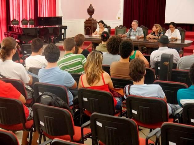 Presentan en la Universidad de las Artes el libro Claves de Armonía Presentan en la Universidad de las Artes el libro Claves de Armonía