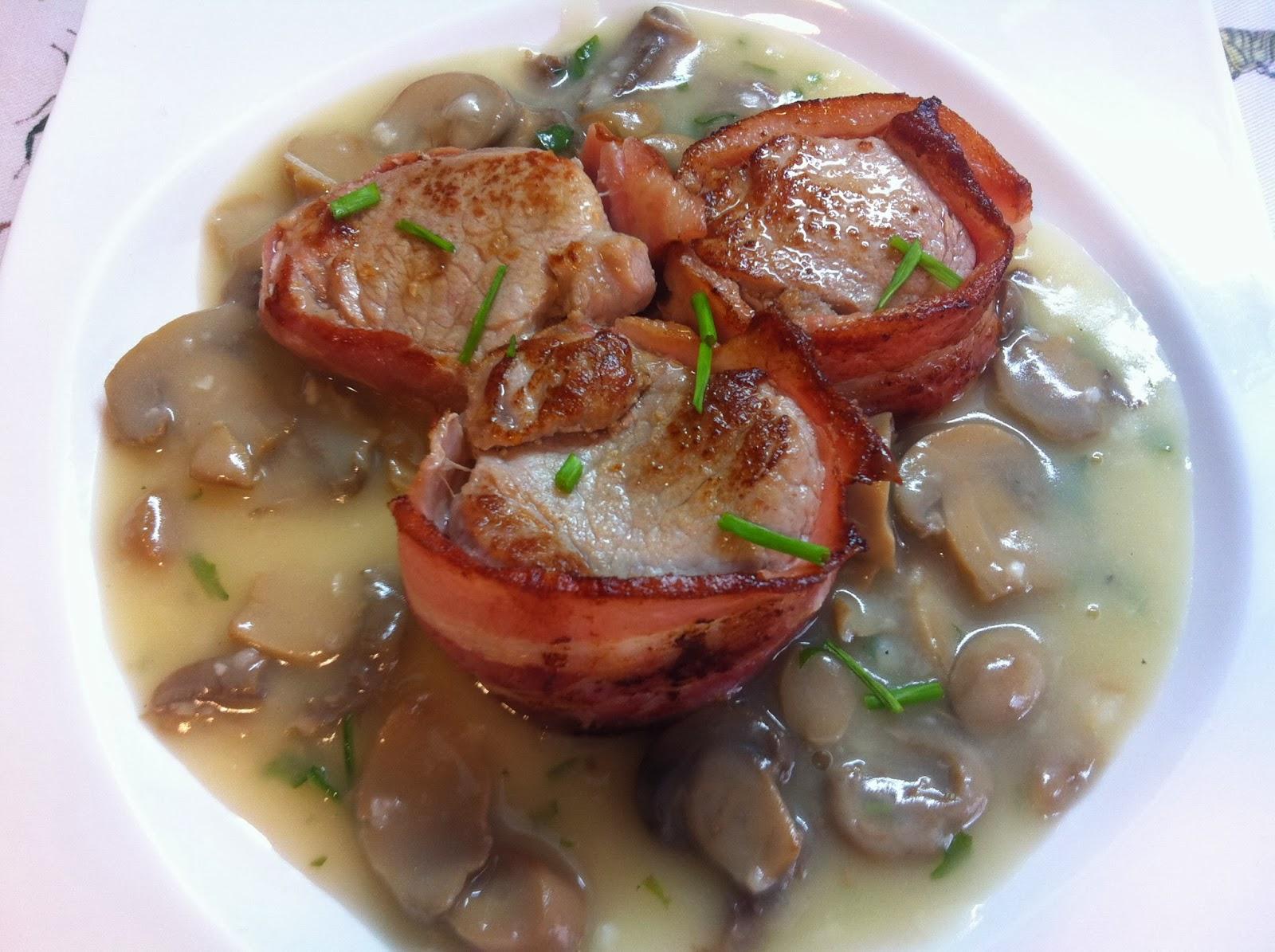 Medallones De Solomillo Con Bacon Y Salsa De Champiñones Medallones De Solomillo Con Bacon Y Salsa De Champiñones