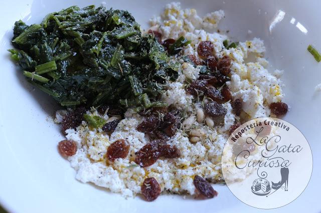 ROLLITOS DE POLLO CON ESPINACAS Y QUESO FRESCO A LAS HIERBAS PROVENZALES ROLLITOS DE POLLO CON ESPINACAS Y QUESO FRESCO A LAS HIERBAS PROVENZALES