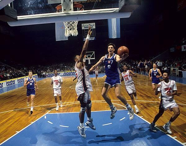 LA PRIMERA METAMORFOSIS DE TONI KUKOC LA PRIMERA METAMORFOSIS DE TONI KUKOC