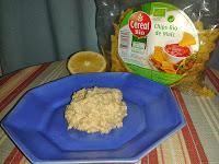 Hummus acompañado de nachos bio de maíz hummus acompañado de nachos bio de maiz