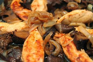 Pechugas de pollo salteadas con rovellones Pechugas de pollo salteadas con rovellones