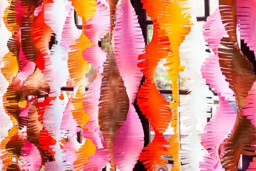 Ambientaciones para eventos y fiestas en Buenos Aires guirnaldas con flecos