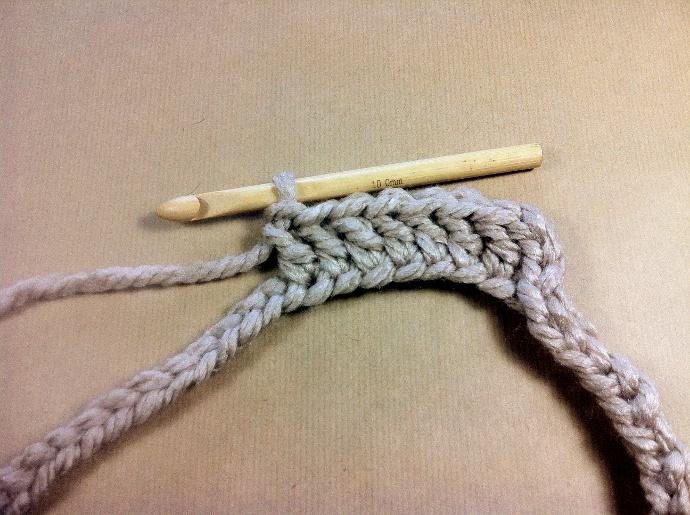 Teje una bufanda infinita a crochet Empezando primera vuelta de la bufanda infinita