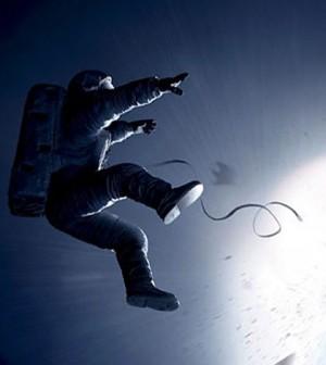 Gravity: Un buen presentimiento en esta misión gravity-movie-detached-trailer-300x336