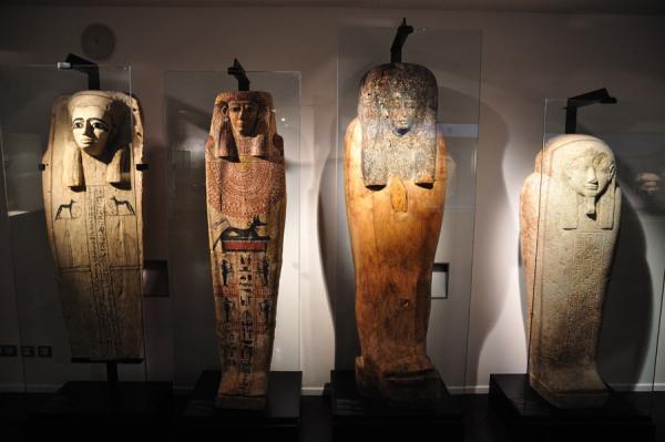 Ruta por Egipto en España (Madrid, Barcelona, León) sarcofagos_museo_egipcio_barcelona