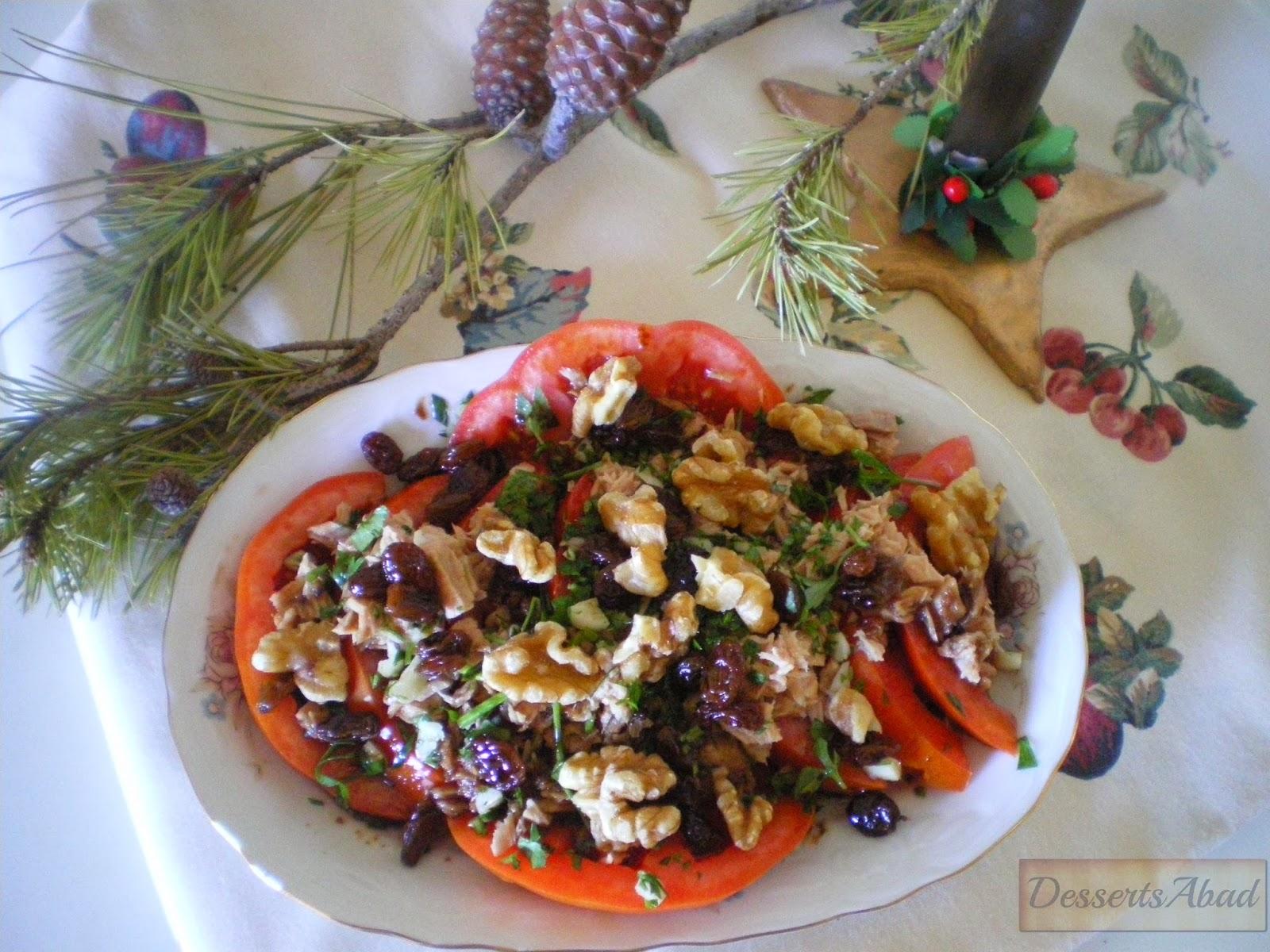 Ensalada de tomates con pasas y nueces