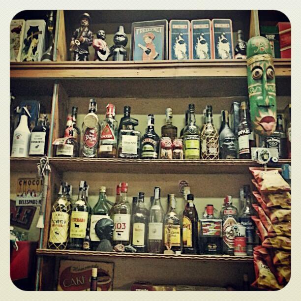 Armando y su bodega de las maquinas de coser bodaga bebidas