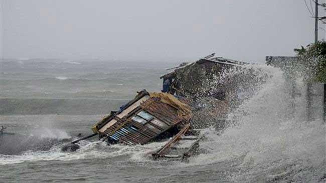olas por el súper tifón Haiyan