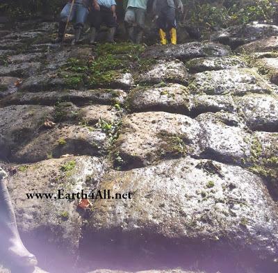 PIRAMIDES PERDIDAS DESCUBIERTAS EN LA SELVA DE ECUADOR,UNA POSIBLE CONEXION CON LOS GIGANTES. PIRAMIDES PERDIDAS DESCUBIERTAS EN LA SELVA DE ECUADOR,UNA POSIBLE CONEXION CON LOS GIGANTES.