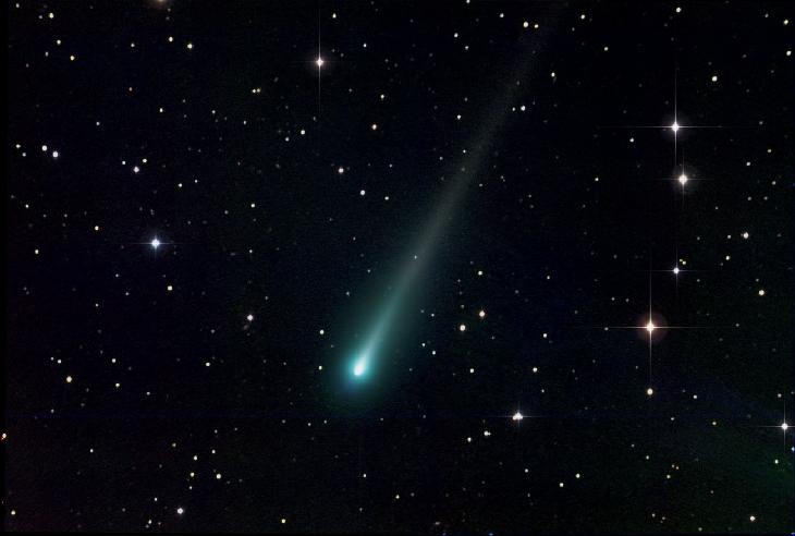 Ison visto por Michael Caligiuri el pasado 2 de noviembre desde Anza Borrego Desert, CA. Esta imagen fue tomada a través de un telescopio refractor de 140 mm TEC (f / 7, 980mmfl) y una cámara SBIG ST-10MXE CCD. Compilado de 6 subexposiciones 5 minutos cada una a través de filtros RGB.