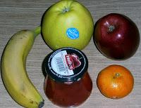 Pinchos de frutas con almíbar denso