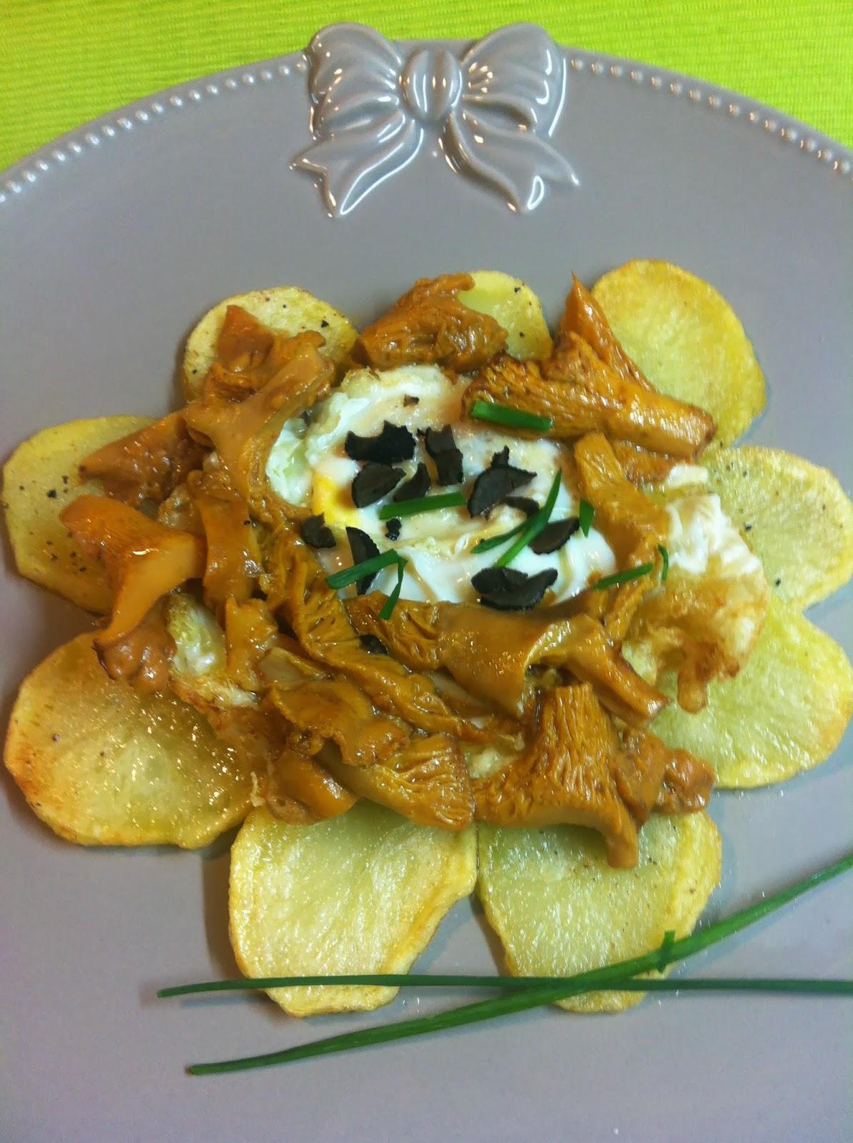 Huevos Fritos Con Rebozuelos Y Patatas Huevos Fritos Con Rebozuelos Y Patatas