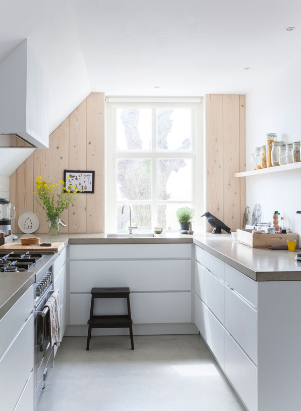 diseño_interior_cocina_en_blanco_y_madera