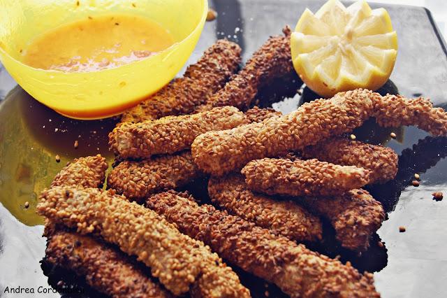 PALITOS DE PESCADO CON SESAMO Y SALSA AGRIDULCE PALITOS DE PESCADO CON SESAMO Y SALSA AGRIDULCE