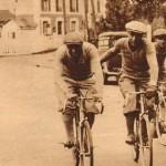 RAFAELLE DI PACO: DEL TOUR DE FRANCE A LOS 6 DÍAS DE BUENOS AIRES Rafael di Paco (der) con Luigi Giacobbe. Antes de partir al Tour. 1933