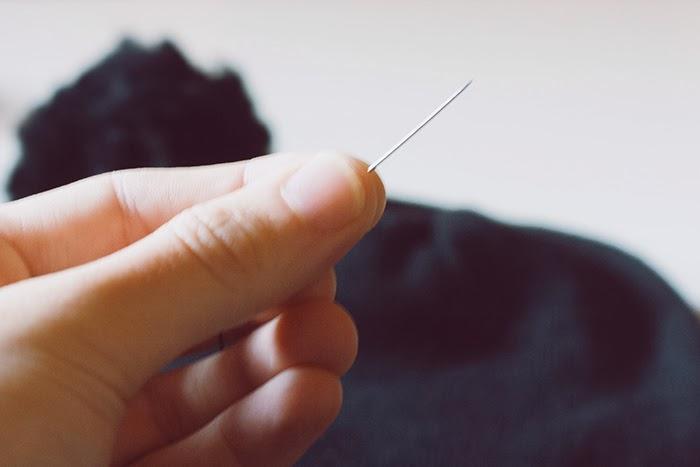 DIY DOUBLE POM POM BEANIE #WEAREKNITTERS DIY DOUBLE POM POM BEANIE #WEAREKNITTERS