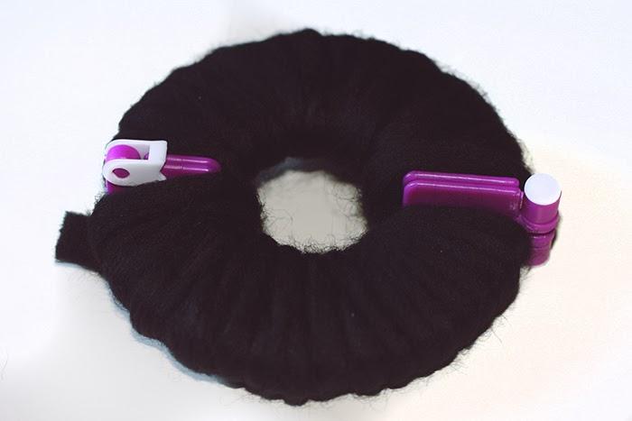 DIY DOUBLE POM POM BEANIE #WEAREKNITTERS DIY DOUBLE POM POM BEANIE #WEAREKNITTERS