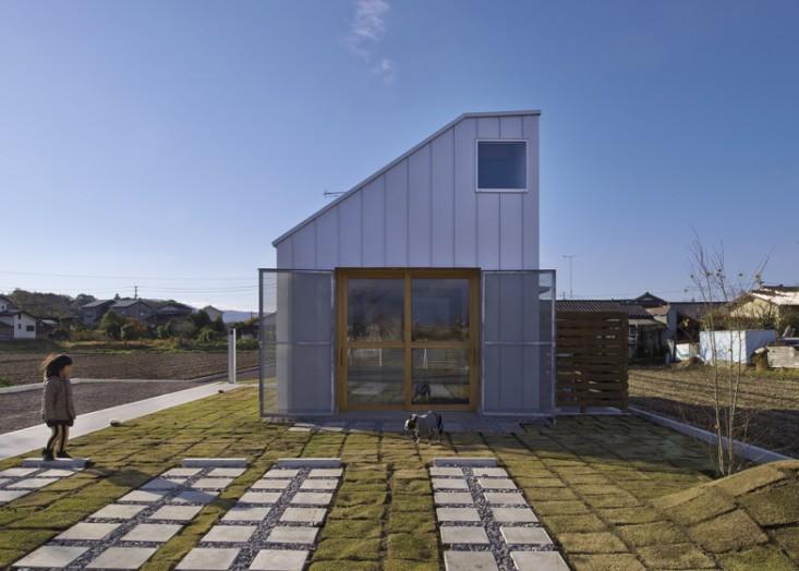 Live/Work Dog Grooming Salon by Horibe Naoko Architects - Remodelista