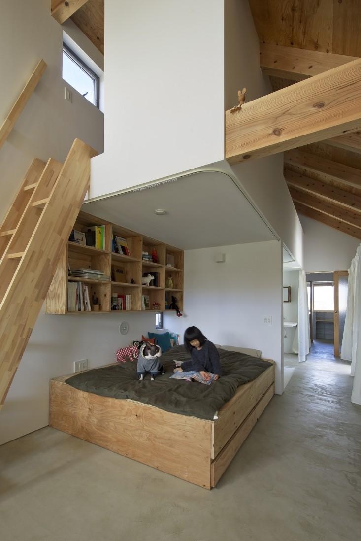 Live/Work Dog Grooming Salon by Horibe Naoko Architects - Remodelista