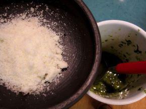 macarrones-integrales-con-salmon-fresco-y-pesto-de-albahaca-06 Macarrones integrales con salmón fresco y pesto de albahaca.