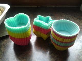 MINI CUPCAKES DE CASTAÑA Y OPORTO CON NATA Y MORAS MINI CUPCAKES DE CASTAÑA Y OPORTO CON NATA Y MORAS