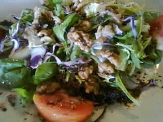 Ensalada de nueces y aceite de albahaca, con Toque Borges Ensalada de nueces y aceite de albahaca, con Toque Borges