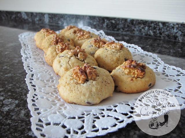COOKIES DE NUECES Y PEPITAS DE CHOCOLATE COOKIES DE NUECES Y PEPITAS DE CHOCOLATE