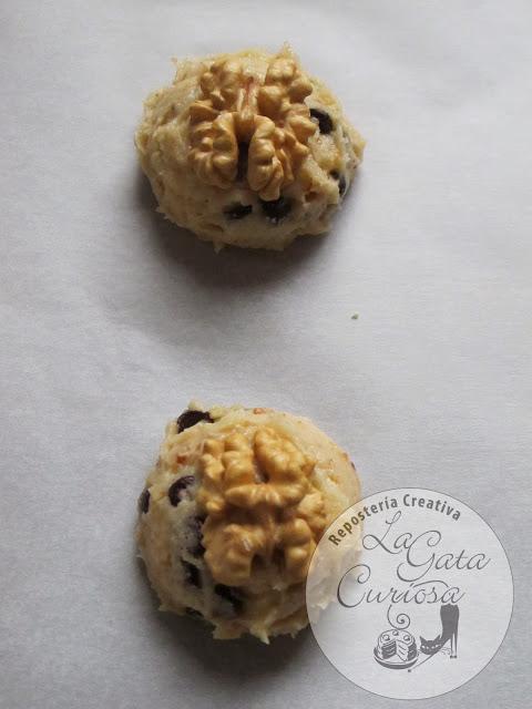 COOKIES DE NUECES Y PEPITAS DE CHOCOLATE COOKIES DE NUECES Y PEPITAS DE CHOCOLATE