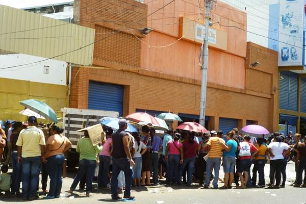 Venezuela sin alimentos, infinitas colas!!