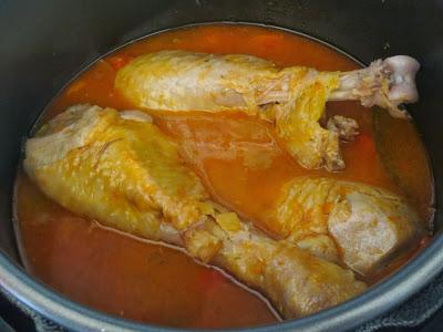 Muslos de pavo en salsa de verduras olla GM Muslos de pavo en salsa de verduras olla GM