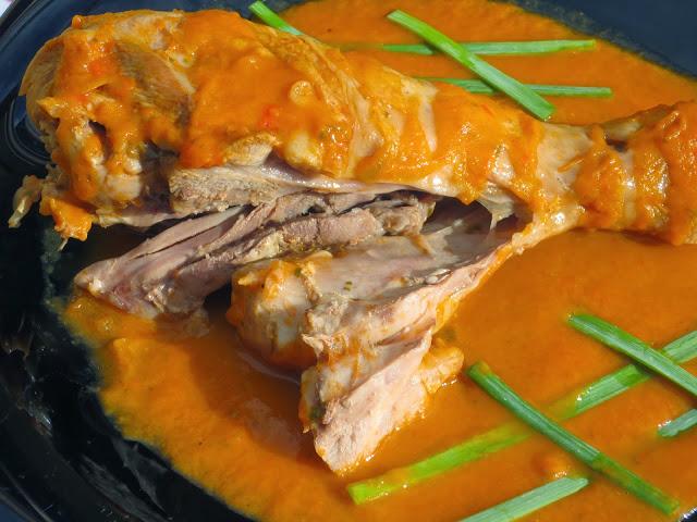 Muslos de pavo en salsa de verduras olla GM Muslos de pavo en salsa de verduras olla GM