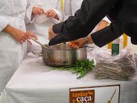 Bacalao a la miel de naranjo y trompetas de la muerte//Garbanzos con butifarra negra y níscalos de botón. Bacallà a la mel de taronger i trompetes de la mort, cigrons amb botifarra i rovellons de botó Bacalao a la miel de naranjo y trompetas de la muerte//Garbanzos con butifarra negra y níscalos de botón. Bacallà a la mel de taronger i trompetes de la mort, cigrons amb botifarra i rovellons de botó