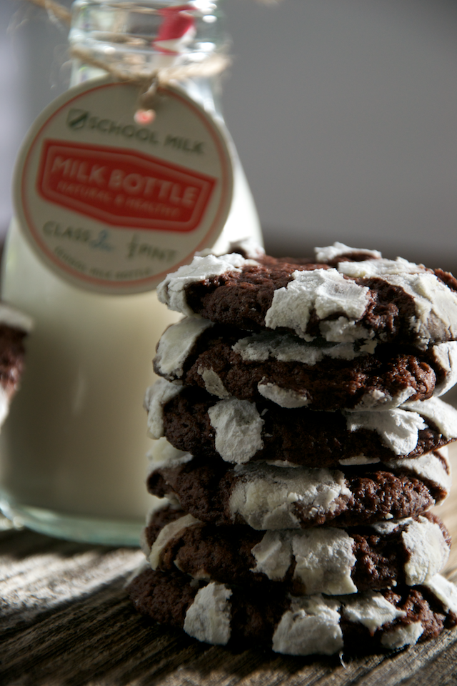 Chocolate crinkle cookies