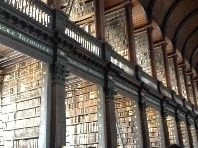 Irlanda. De Trinity Library a mi apellido, Naughton.