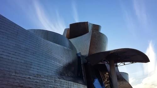Paseando por el Guggenheim Bilbao.
