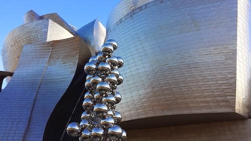 Paseando por el Guggenheim Bilbao.